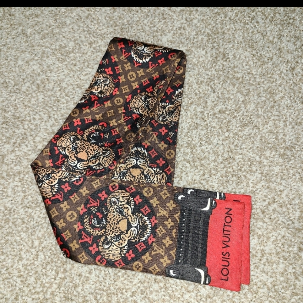 Louis Vuitton Brown and Red Monogram Scarf - Picture 2 of 5